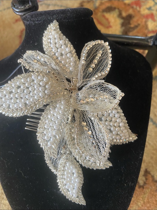 Elegant Pearl & Lace Floral Hair Comb - Ivory